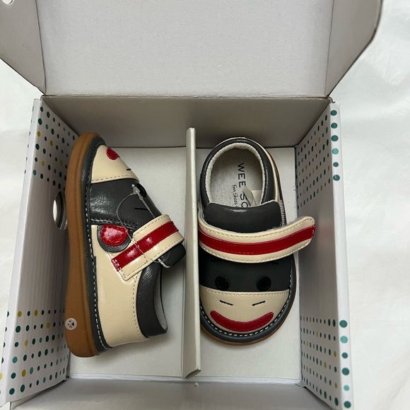 Wee Squeak Monkey Face Kids Shoes - Gray and Red size 4 NWT - Picture 2 of 6